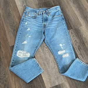 (8) Levi Classic Blue Jeans